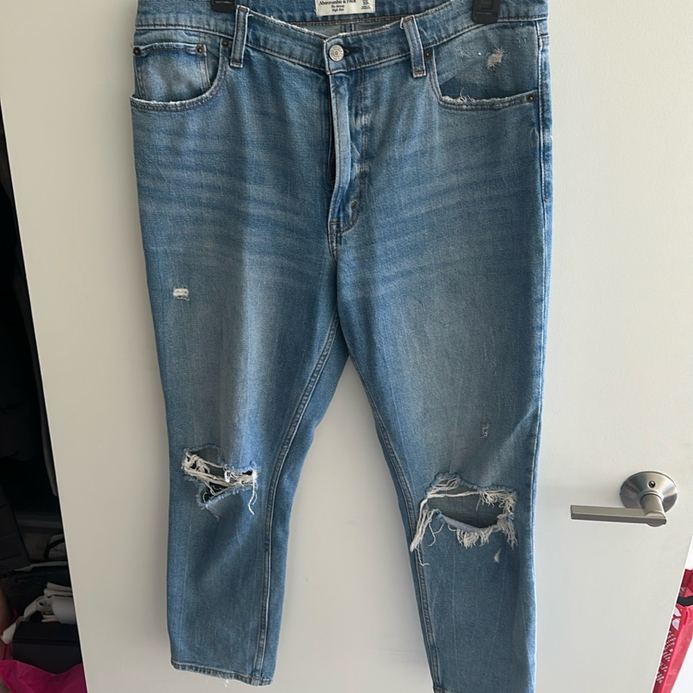 Distressed Skinny Jeans